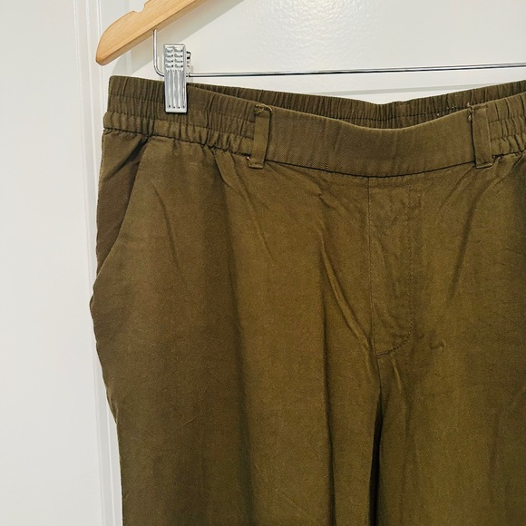 Old Navy | Pull On Straight Leg Ankle Length Pant Olive Green with Pockets - Picture 5 of 12
